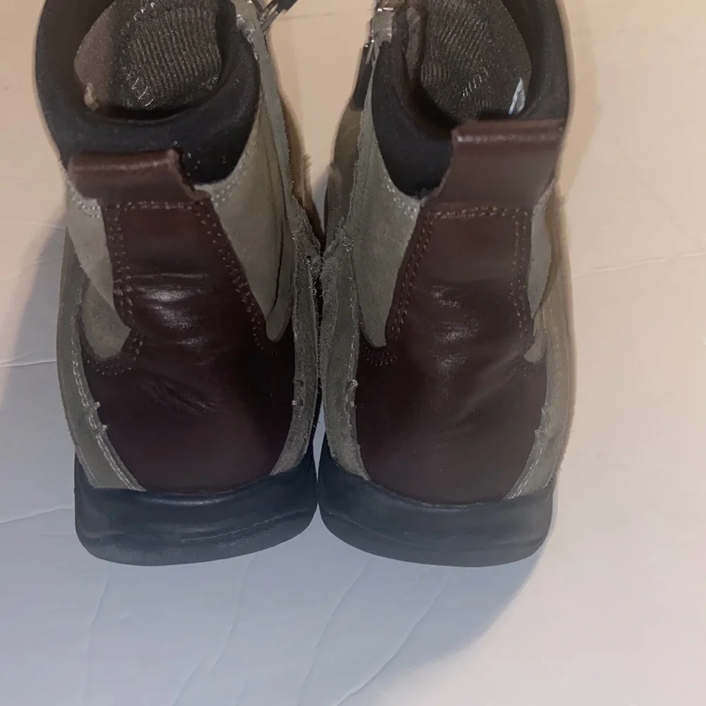 Lands End boots size 10B